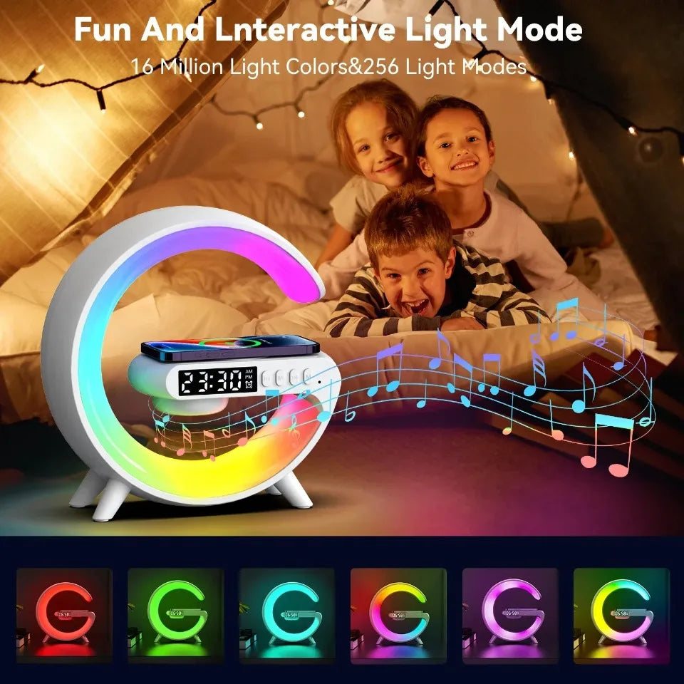 Cargador Inalámbrico 6 en 1 con Altavoz Bluetooth, Reloj Despertador, Carga Rápida 15W, 9 Modos RGB, Lámpara de Noche para Dormitorio, Hogar y Oficina